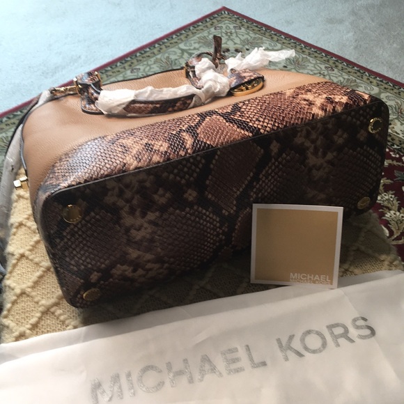 Michael Kors pebbled Leather two Tone Satchel - Picture 8 of 10